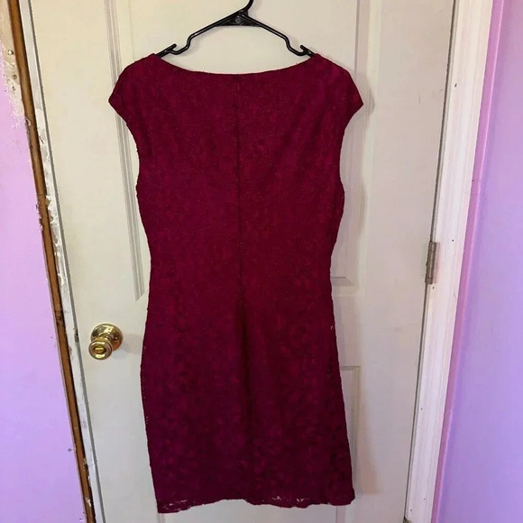 NWT Chaps Women's Red Sleeveless Ruched Lace Shift Sheath Dress Sz 14 $110 - Picture 2 of 7